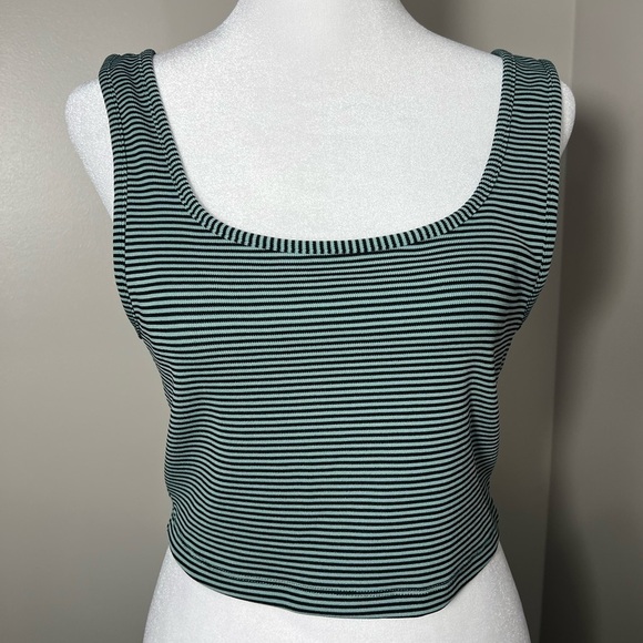✨ZARA Large Striped Sage Green and Black stretchy cropped Tank Top - Picture 3 of 9